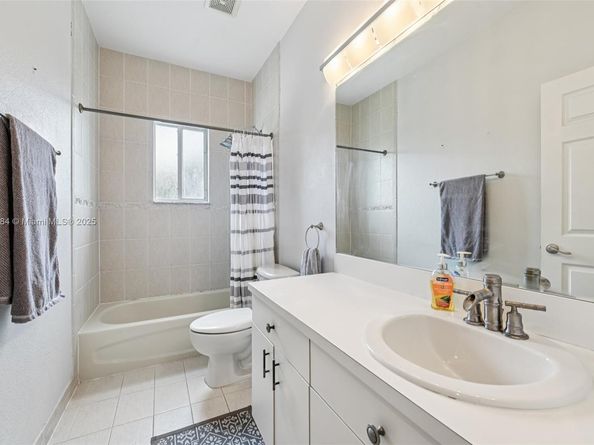 3228 SE 3rd Dr, Homestead FL 33033