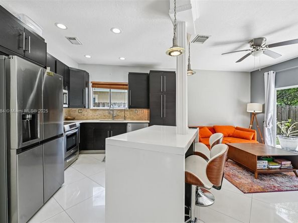 3228 SE 3rd Dr, Homestead FL 33033