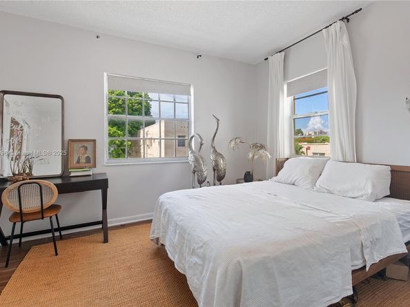 1043 NW 2nd St 13, Miami FL 33128