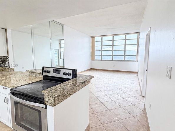 1351 NE Miami Gardens Dr 1701E, Miami FL 33179