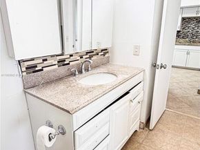 1351 NE Miami Gardens Dr 1701E, Miami FL 33179