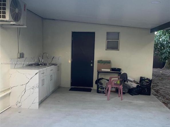 1220 NW 180th Ter, Miami Gardens FL 33169