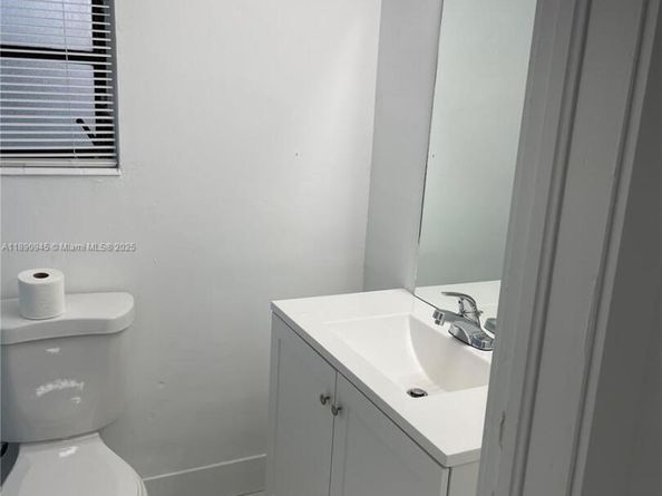 1220 NW 180th Ter, Miami Gardens FL 33169
