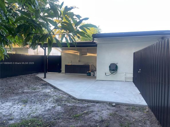 1220 NW 180th Ter, Miami Gardens FL 33169