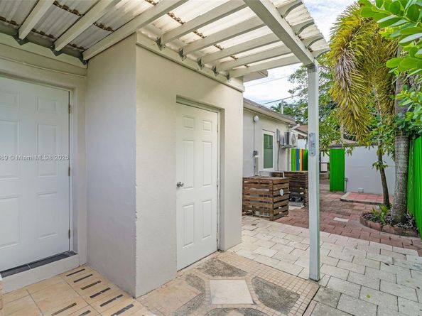 3800 Charles Ter, Miami FL 33133