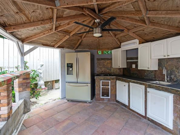 3800 Charles Ter, Miami FL 33133