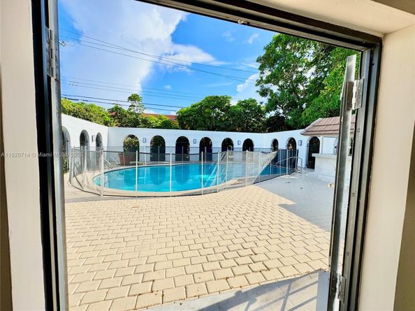 4905 Harrison St, Hollywood FL 33021