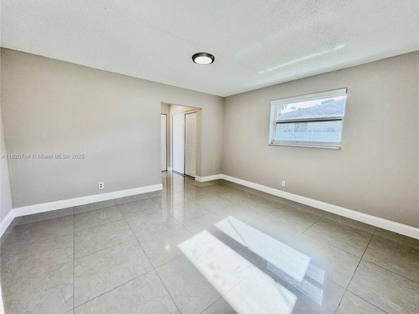 4905 Harrison St, Hollywood FL 33021