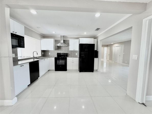 4905 Harrison St, Hollywood FL 33021