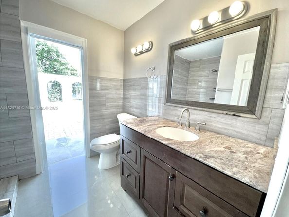 4905 Harrison St, Hollywood FL 33021
