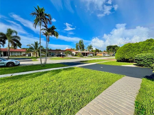 4905 Harrison St, Hollywood FL 33021