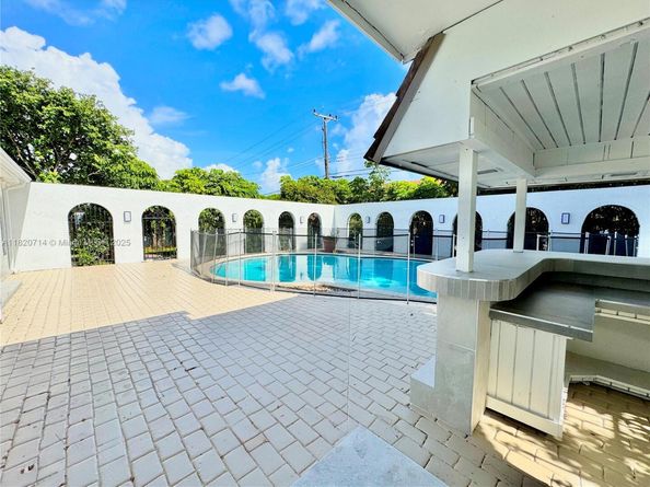 4905 Harrison St, Hollywood FL 33021