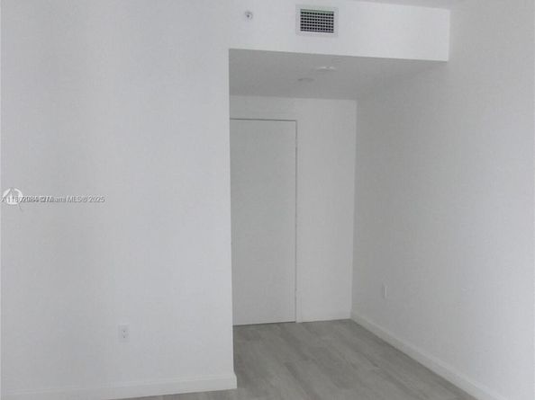 55 SW 9th St 3409, Miami FL 33130