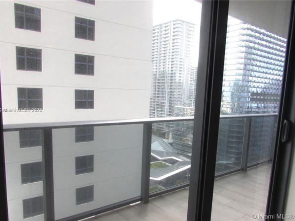 55 SW 9th St 3409, Miami FL 33130