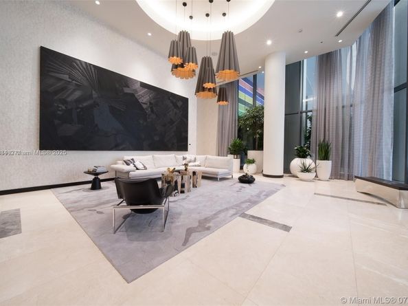 55 SW 9th St 3409, Miami FL 33130