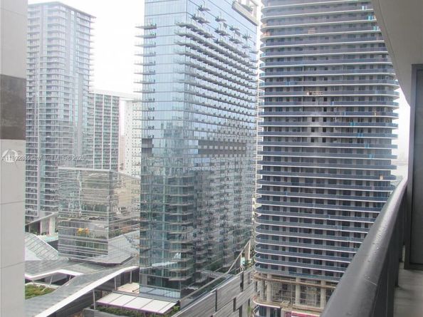 55 SW 9th St 3409, Miami FL 33130