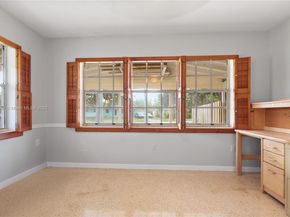 9455 SW 181st St, Palmetto Bay FL 33157