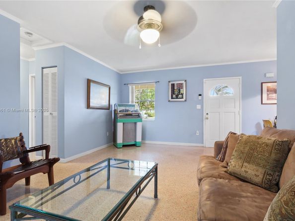 9455 SW 181st St, Palmetto Bay FL 33157