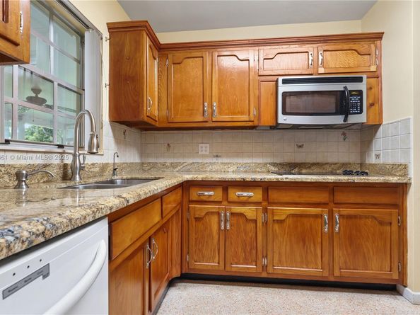 9455 SW 181st St, Palmetto Bay FL 33157