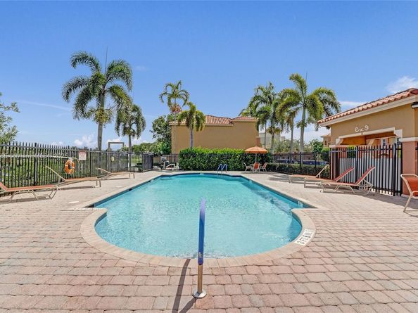 603 SW 107th Ave 1701, Pembroke Pines FL 33025