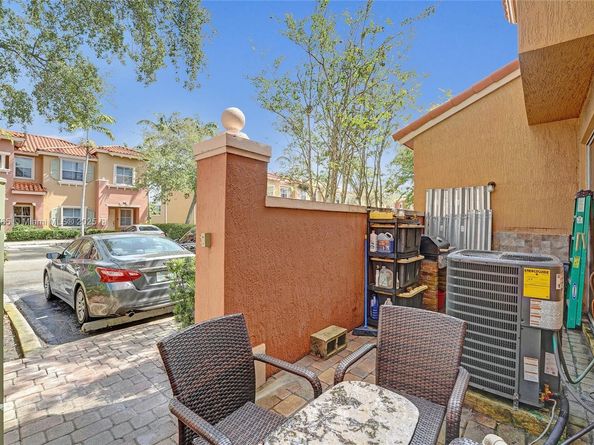 603 SW 107th Ave 1701, Pembroke Pines FL 33025