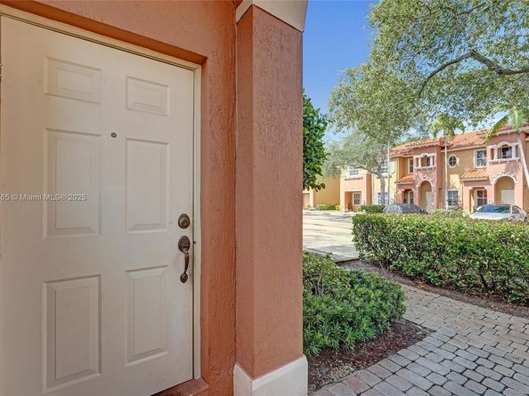 603 SW 107th Ave 1701, Pembroke Pines FL 33025