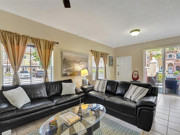 603 SW 107th Ave 1701, Pembroke Pines FL 33025