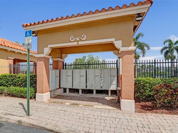 603 SW 107th Ave 1701, Pembroke Pines FL 33025