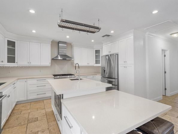 925 NE 92nd St, Miami Shores FL 33138