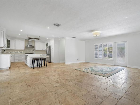 925 NE 92nd St, Miami Shores FL 33138