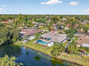 9090 NW 11th Ct, Plantation FL 33322