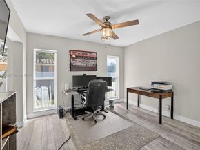 9090 NW 11th Ct, Plantation FL 33322