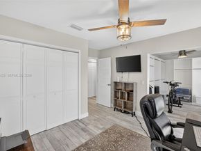 9090 NW 11th Ct, Plantation FL 33322