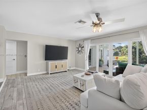 9090 NW 11th Ct, Plantation FL 33322