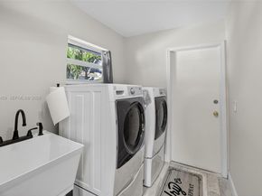 9090 NW 11th Ct, Plantation FL 33322