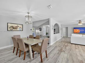 9090 NW 11th Ct, Plantation FL 33322