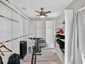 9090 NW 11th Ct, Plantation FL 33322