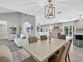 9090 NW 11th Ct, Plantation FL 33322