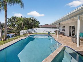 9090 NW 11th Ct, Plantation FL 33322