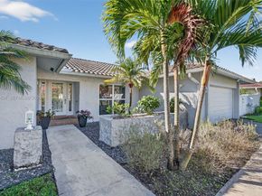 9090 NW 11th Ct, Plantation FL 33322