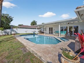 9090 NW 11th Ct, Plantation FL 33322