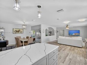 9090 NW 11th Ct, Plantation FL 33322