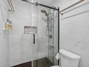 9090 NW 11th Ct, Plantation FL 33322