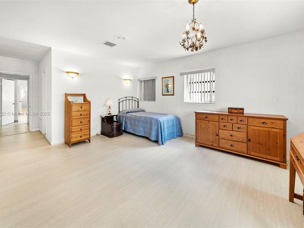 995 S Shore Dr, Miami Beach FL 33141