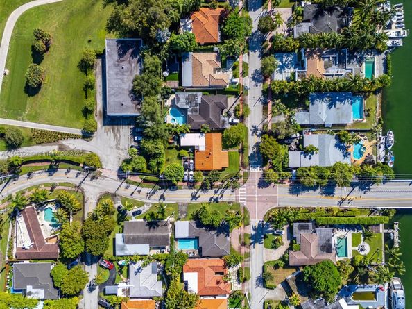 995 S Shore Dr, Miami Beach FL 33141