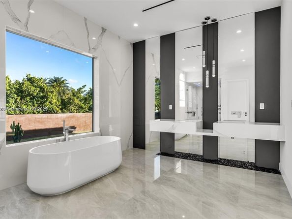9790 SW 62nd St, Miami FL 33173
