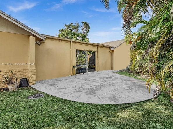 5404 Bayberry Ln, Tamarac FL 33319