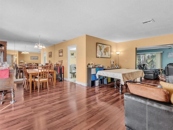 5404 Bayberry Ln, Tamarac FL 33319