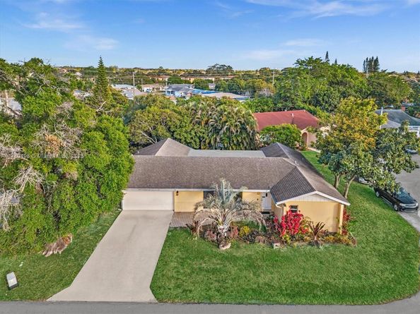 5404 Bayberry Ln, Tamarac FL 33319