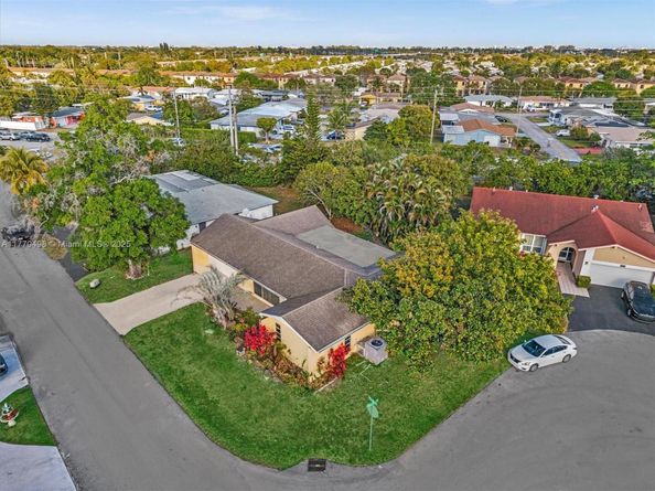 5404 Bayberry Ln, Tamarac FL 33319